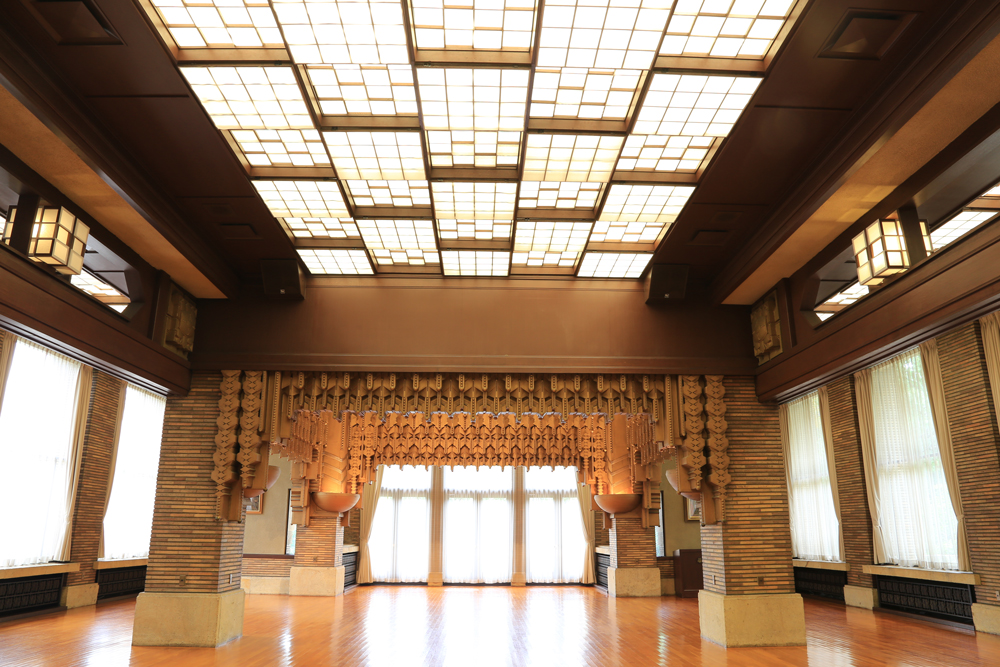 旧甲子園ホテル バンケットホール（現・武庫川女子大学甲子園会館西ホール）昭和11年（1936年）3月25日、ここで「大阪タイガースの歌」（六甲おろし）が初めて披露されました