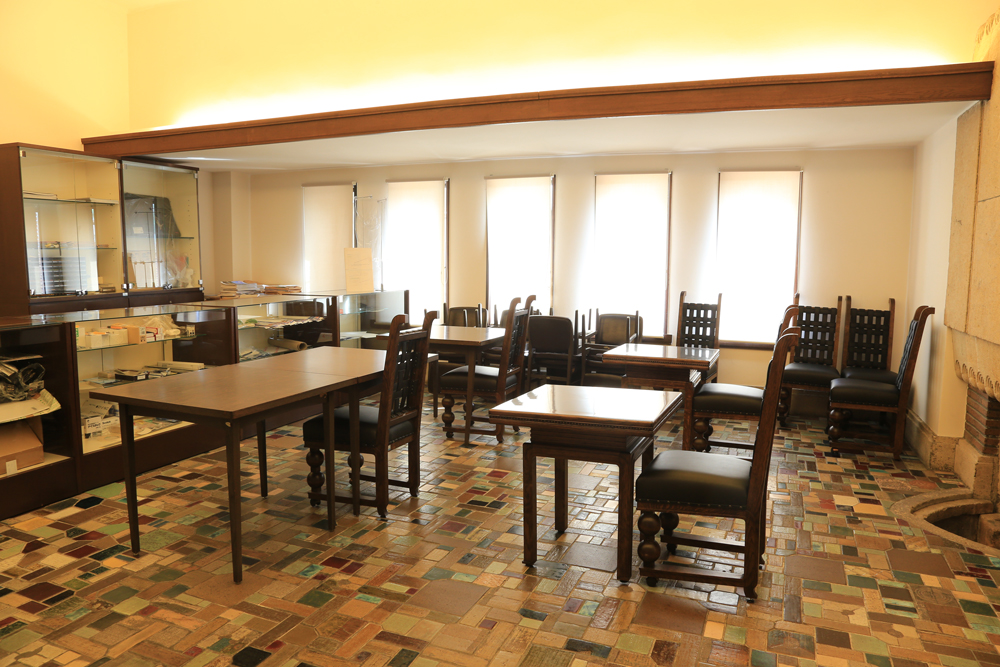 武庫川女子大学 甲子園会館 旧甲子園ホテル 情報掲示板