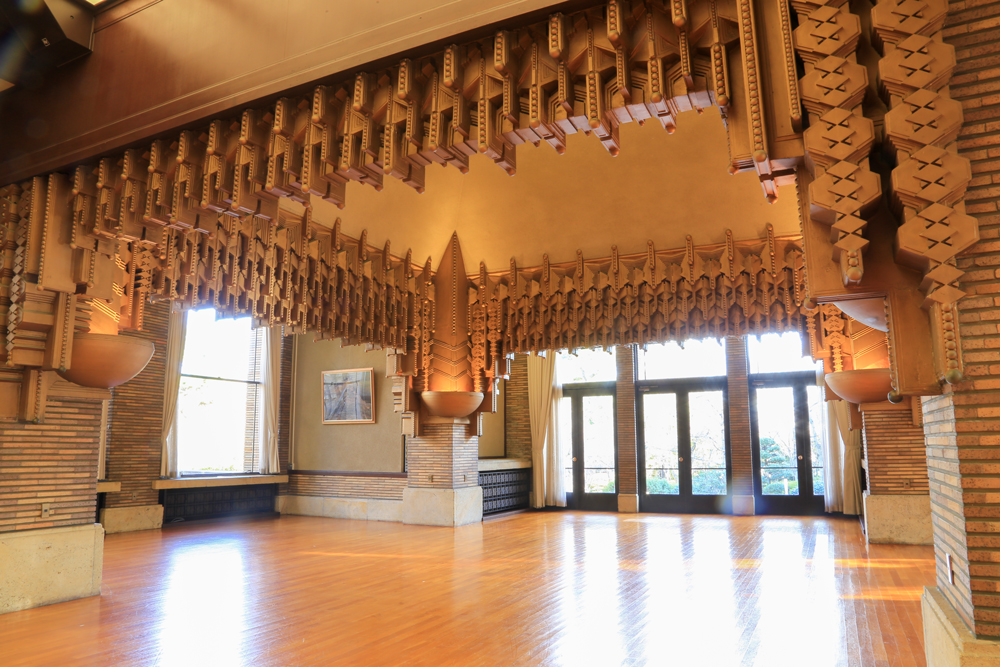 武庫川女子大学 甲子園会館 旧甲子園ホテル 情報掲示板