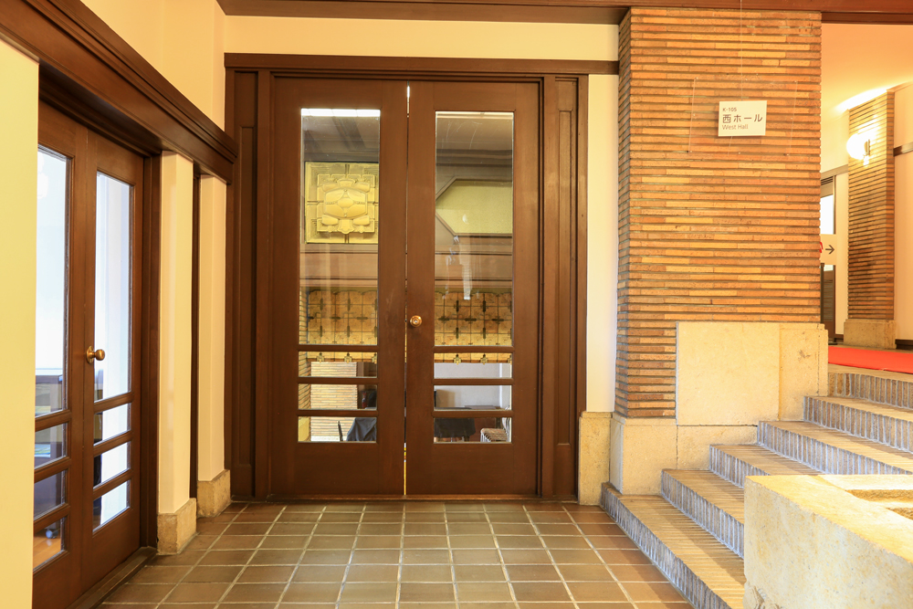 武庫川女子大学 甲子園会館 旧甲子園ホテル 情報掲示板