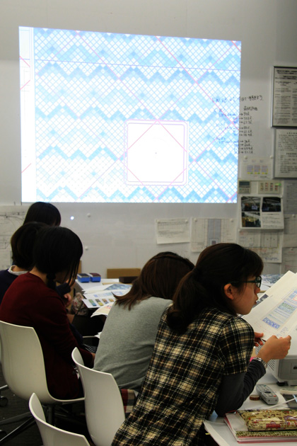 図案の検討 / 波模様の案